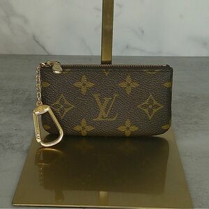 AUTHENTICATED Louis Vuitton LV Monogram Key Cles Vintage Pouch Keychain w/ COA